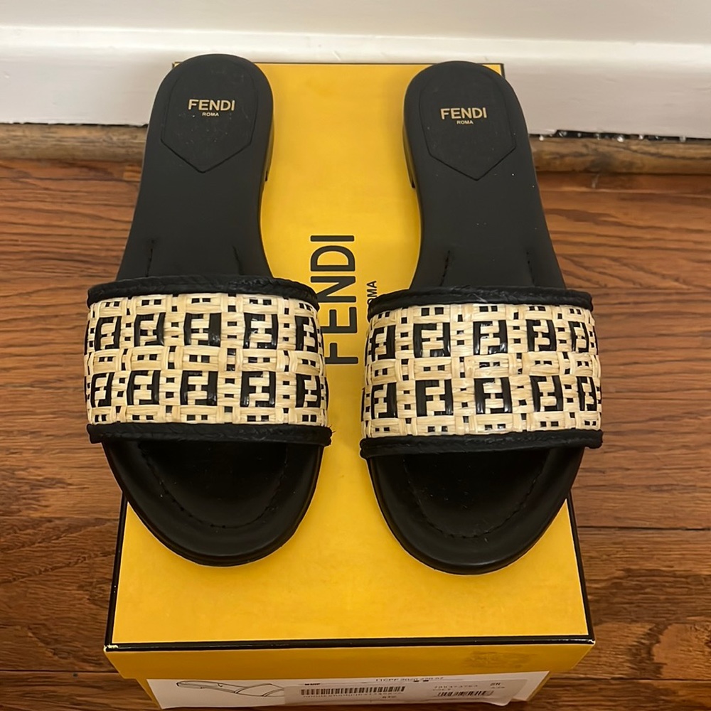 Fendi logo raffia sandals